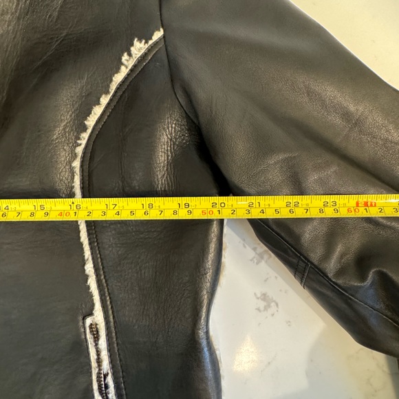 Leather and sheepskin jacket - Picture 4 of 9